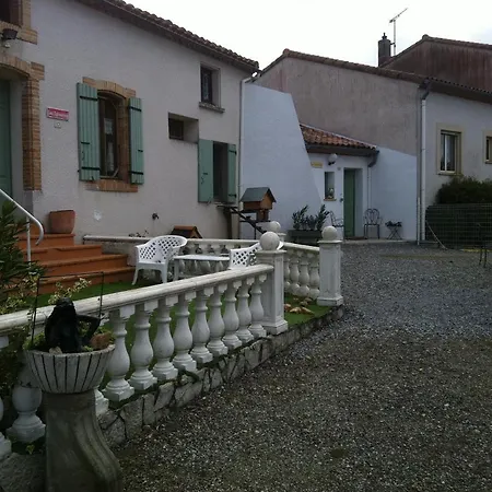 Les Capucines Au Domaine De La Pendule *